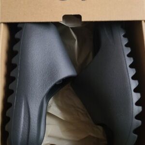 Men's onyx Yeezy slides